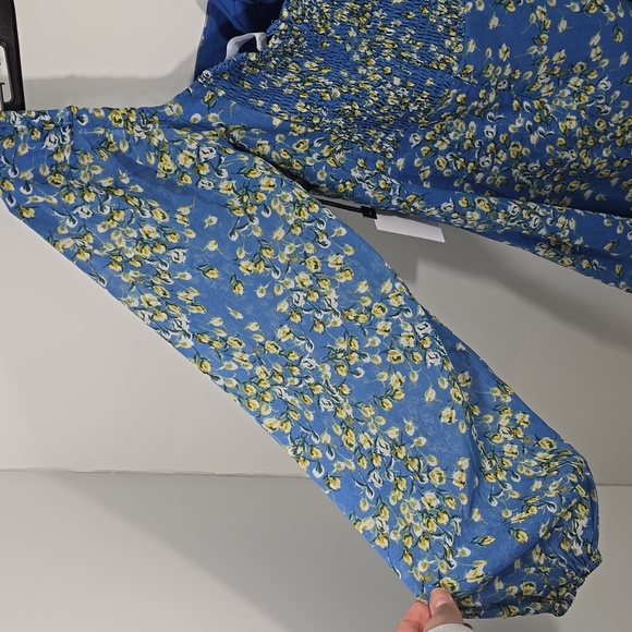 {ASTR The Label} Vivian Dress in Blue Floral - Size Medium - Picture 9 of 17